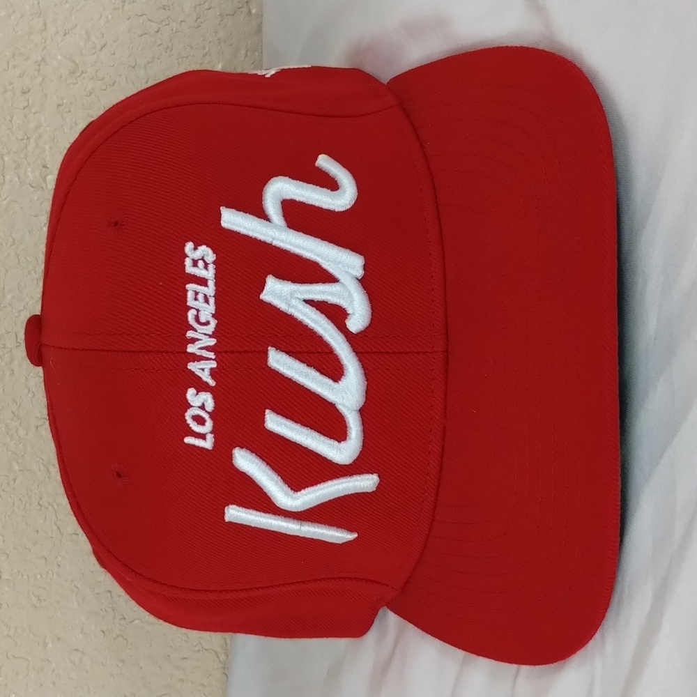 Los Angeles KUSH Red White Lettering The Classics Yupoong Snapback UNISEX